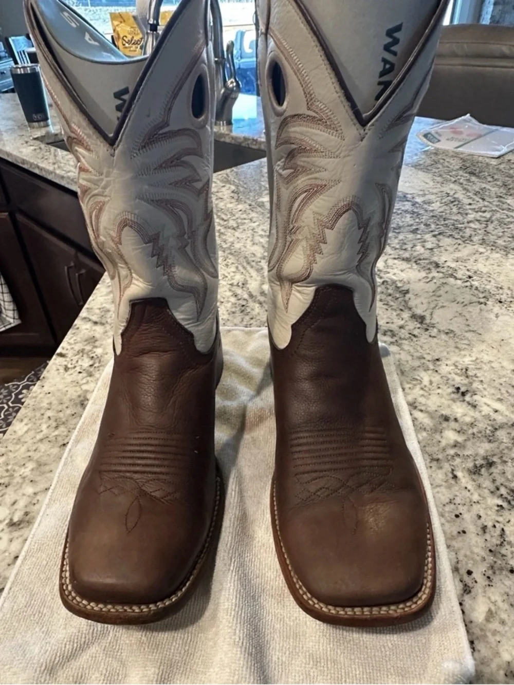 CODY JAMES MEN'S BONE WESTERN BOOTS - BROAD SQUARE TOE SZ 10 EE - Picture 2 of 6